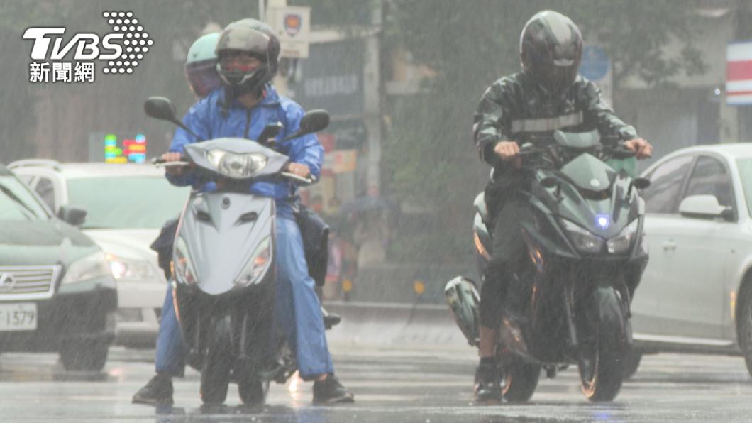 新北昨暴雨！板橋、中永和今仍要慎防強降雨　低窪留意淹水