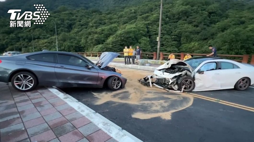 賓士正面對決BMW!陽金公路馬槽橋逆向超車撞 2車6人傷