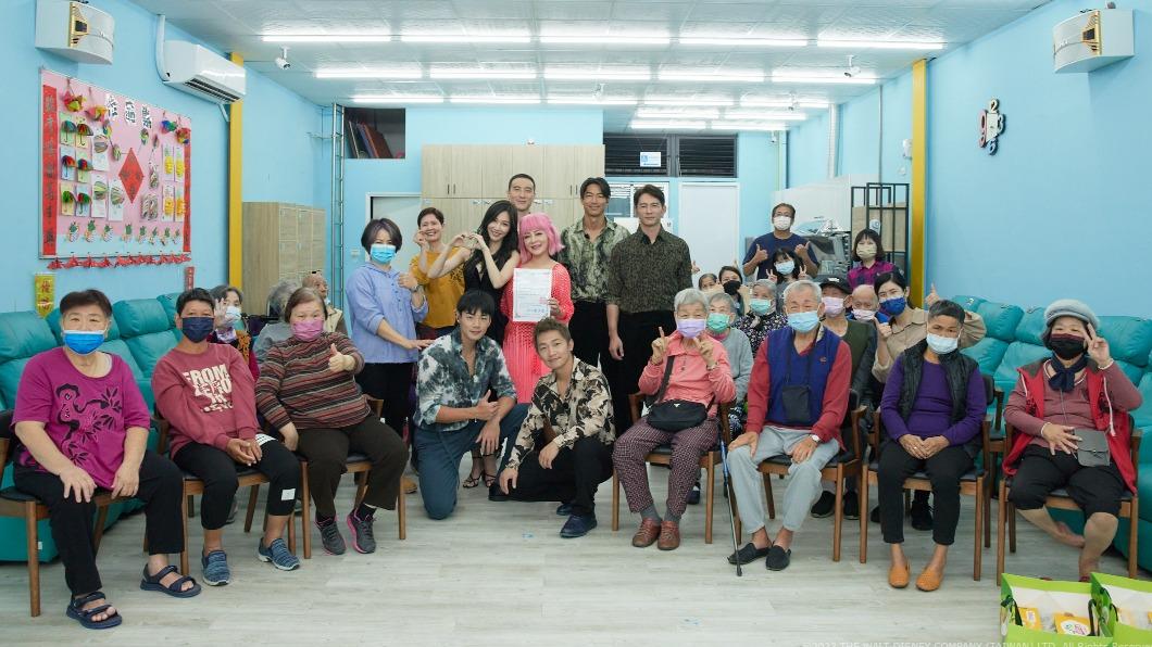 眾人帶給老人家們很棒的回憶。（圖／衛視原創提供）