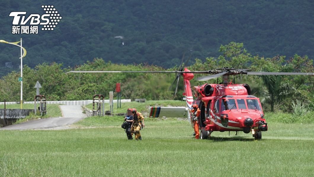 男山友走南橫因高山症求援　黑鷹出勤吊掛送醫