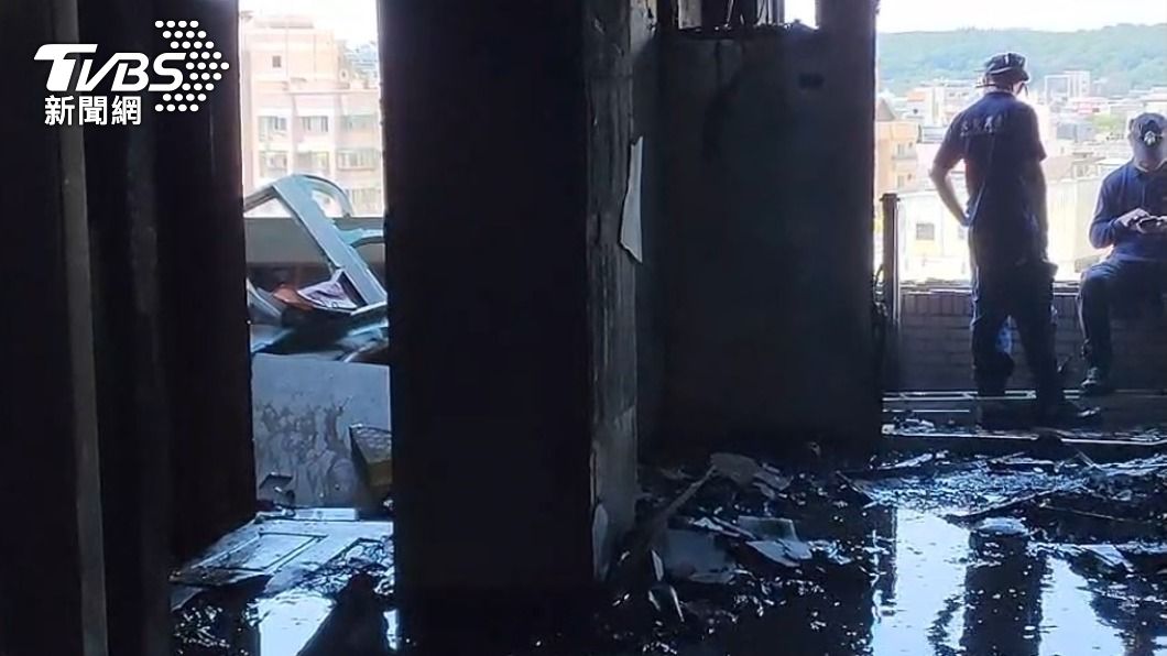 竹北氣爆釀火撲滅後屋內又濕又黑 住戶驚:睡夢中窗戶被炸破