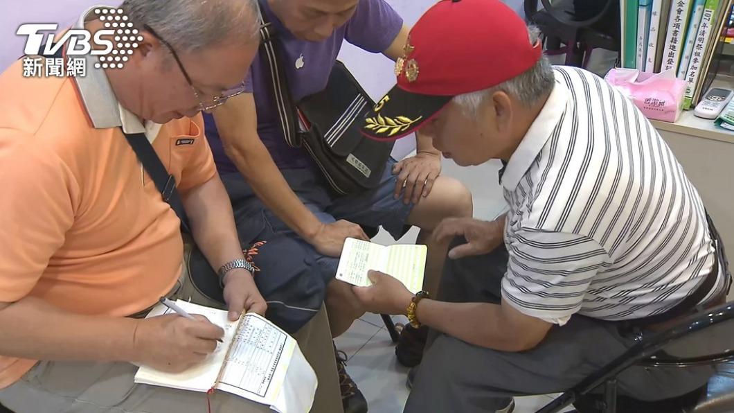 不少勞工正在考量勞保到底要不要一次領。（圖／TVBS資料畫面）