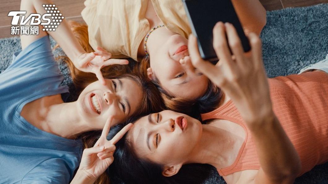 生肖牛對任何人總能無話不談, 一不小心洩漏個人祕密。(示意圖,非當事人/shutterstock達志影像)