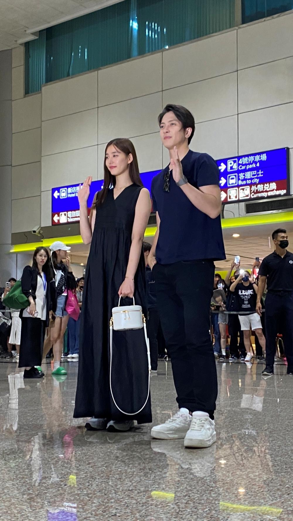 山下智久與新木優子親切地向粉絲跟現場媒體打招呼。(圖/林坤緯攝)