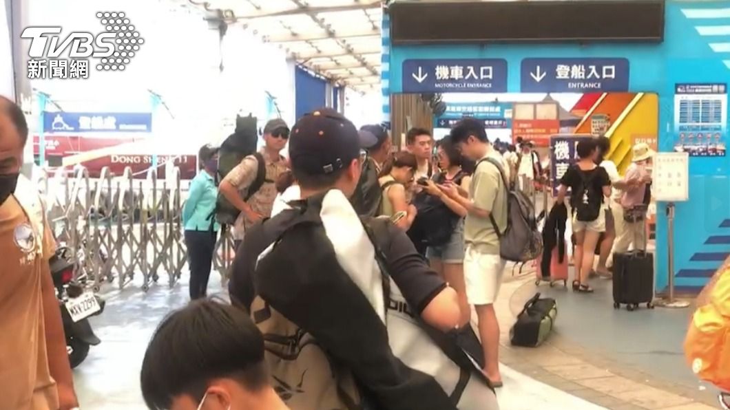 小琉球登船人潮。(圖/陳博正提供)