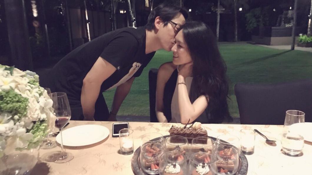 冠佑寵妻無極限,每年都會準時發文慶祝結婚週年紀念日。(圖/翻攝自冠佑臉書)