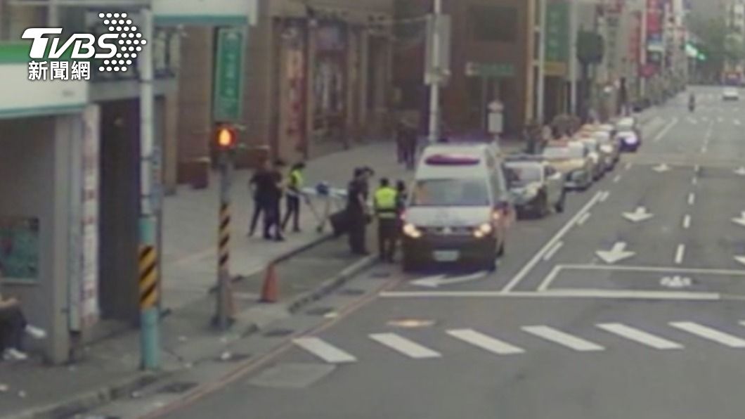 警消獲報趕抵現場。(圖/TVBS)