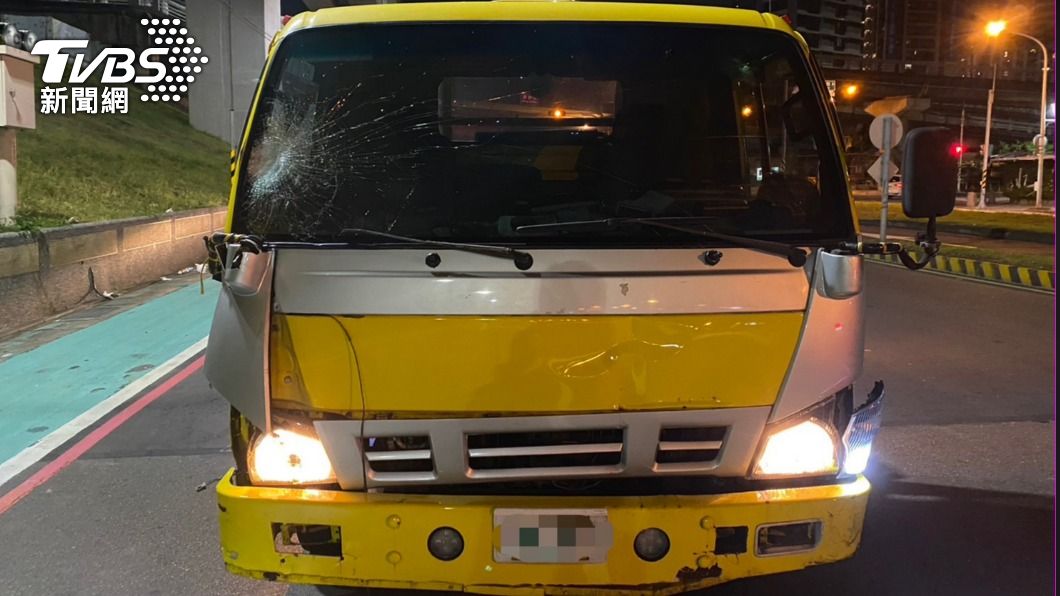 外出運動遇死劫!三重男走在斑馬線上遭拖吊車撞輾 傷重慘死