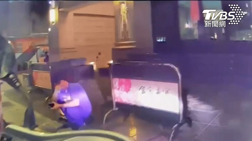 不願送餐上樓爆口角!顧客怒噴外送員辣椒水 下場慘了
