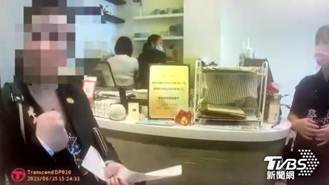 遲到一小時訂金被扣！直銷大媽團餐廳內爆吼　情侶氣炸加戰局