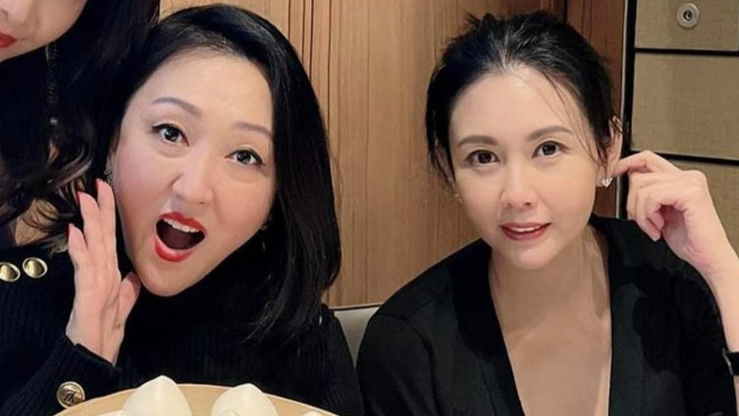 邱淑貞(右)幫甄楚倩慶生。(圖/翻攝自甄楚倩臉書)