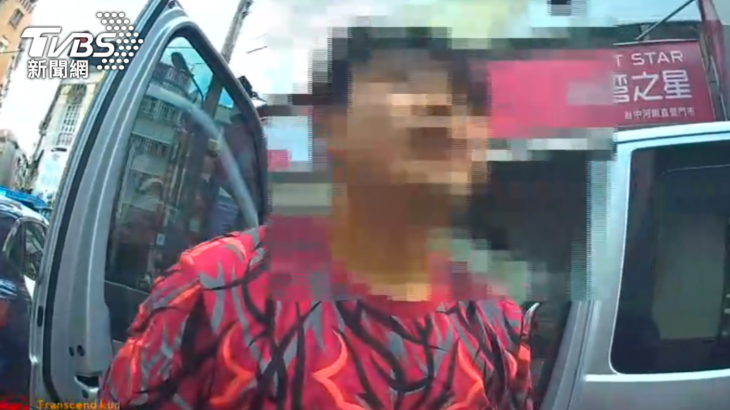 駕駛下車說明只是在演戲。（圖／警方提供）