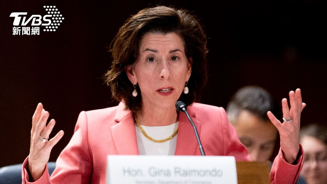 美商務部長雷蒙多（Gina Raimondo）23日宣佈擴大《晶片法案》補助。（圖／達志影像美聯社）