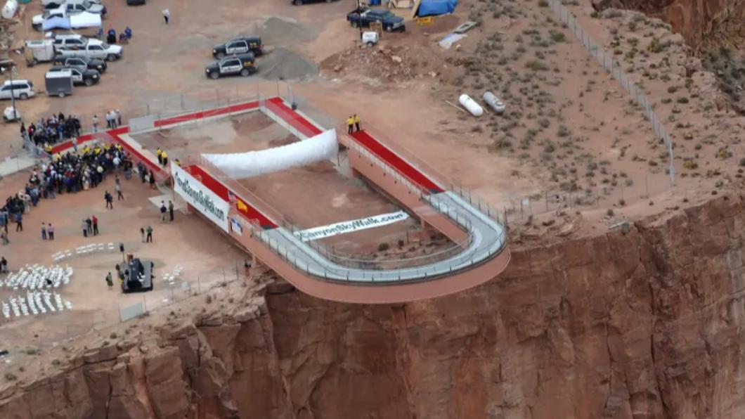 大峽谷國家公園（Grand Canyon National Park）天空步道。（圖／翻攝自《紐約郵報》）