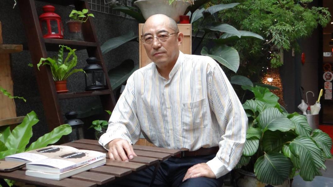 袁紅冰表示,習近平平時寡言少語,但酒喝到剩一半後,講話就會變得滔滔不絕。(圖/翻攝自袁紅冰臉書)