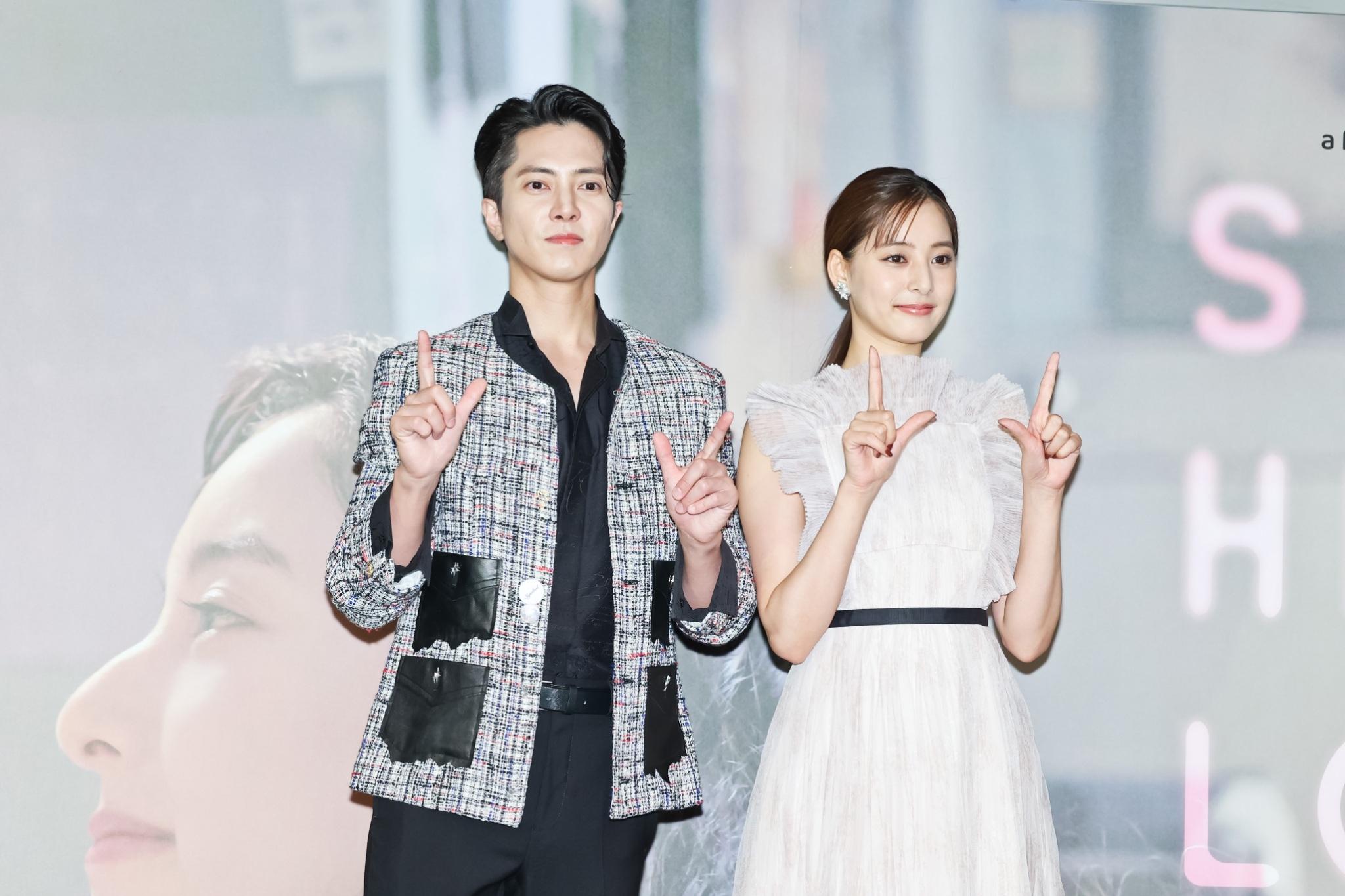 山下智久、新木優子的電影即將在7月7日全台上映,兩人也比出7的數字。(圖/趙世平攝)