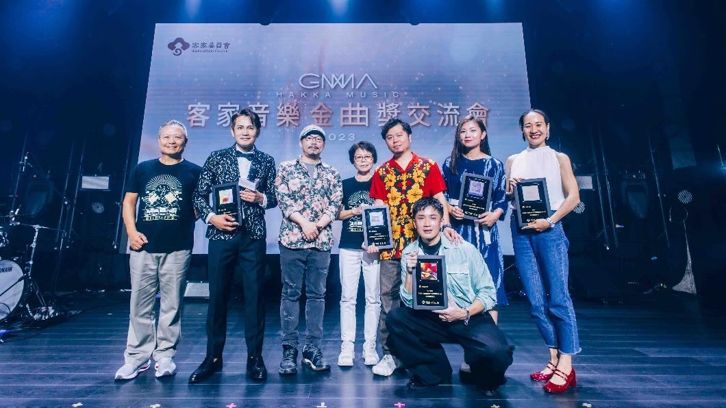 米莎（右1）希望可以拿下金曲歌后。（圖／新視紀整合行銷提供）