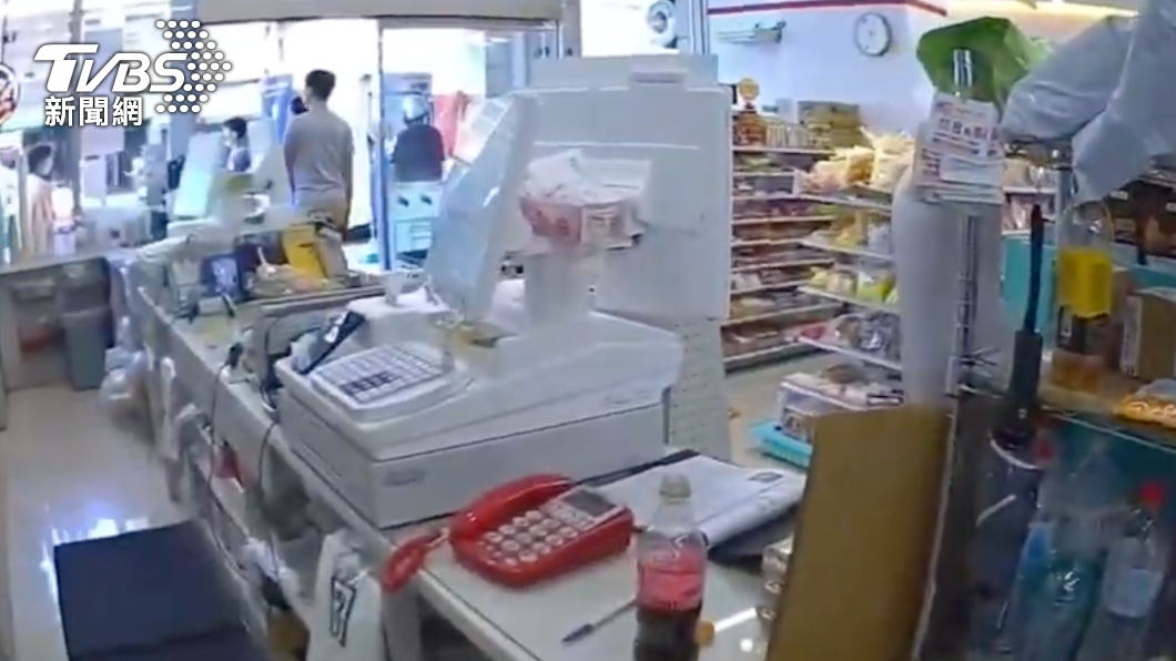左營一家超商日前發生店長昏倒事件。(圖/警方提供)