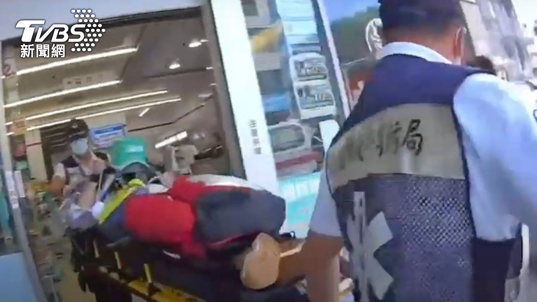 請支援收銀!店長暈倒超商沒人顧 警秒變「員工」幫管店
