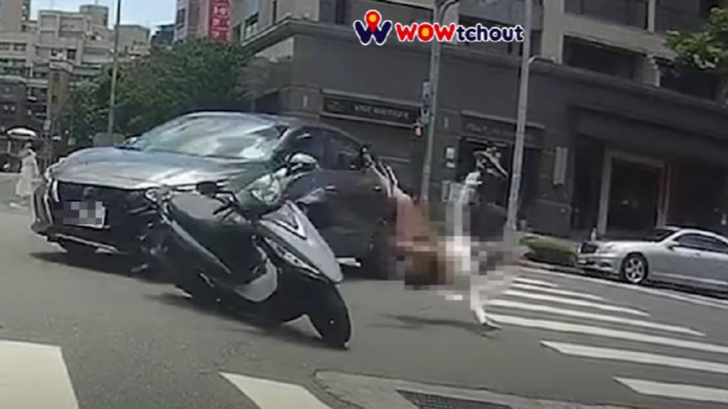 有片/疑女駕駛轉彎不讓 19歲熱褲妹遭撞噴飛翻滾
