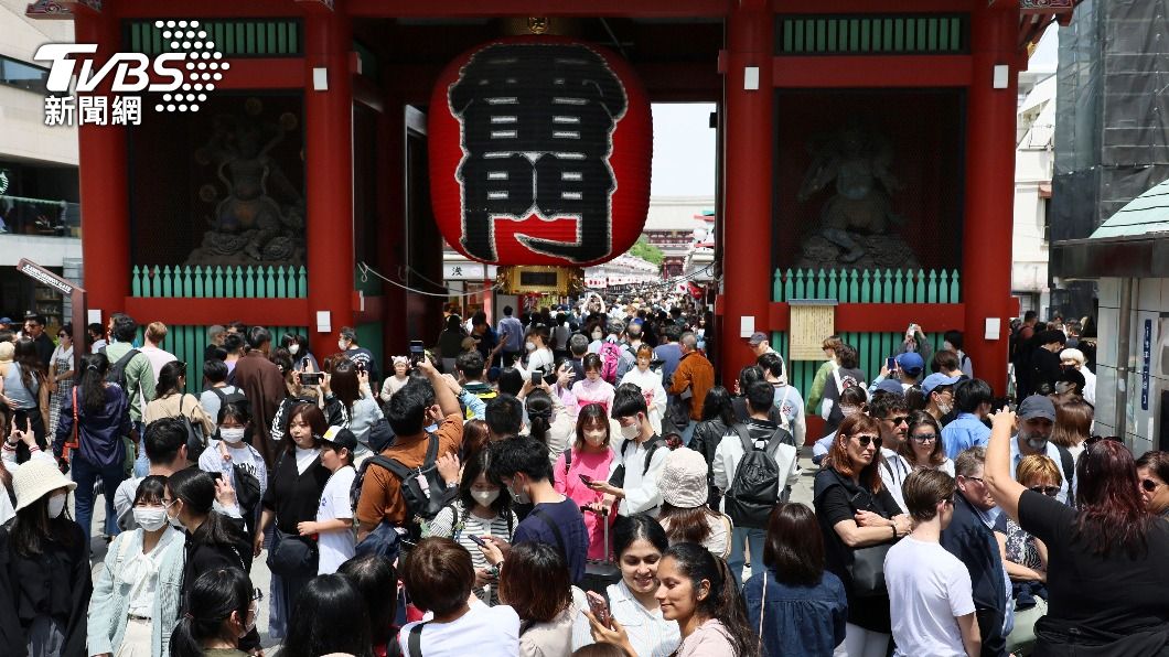 單月30萬台灣旅客湧入日本 百貨精品、化妝品業績暴漲