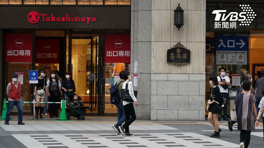 百貨精品與化妝品銷售額上升。(圖/達志影像美聯社)
