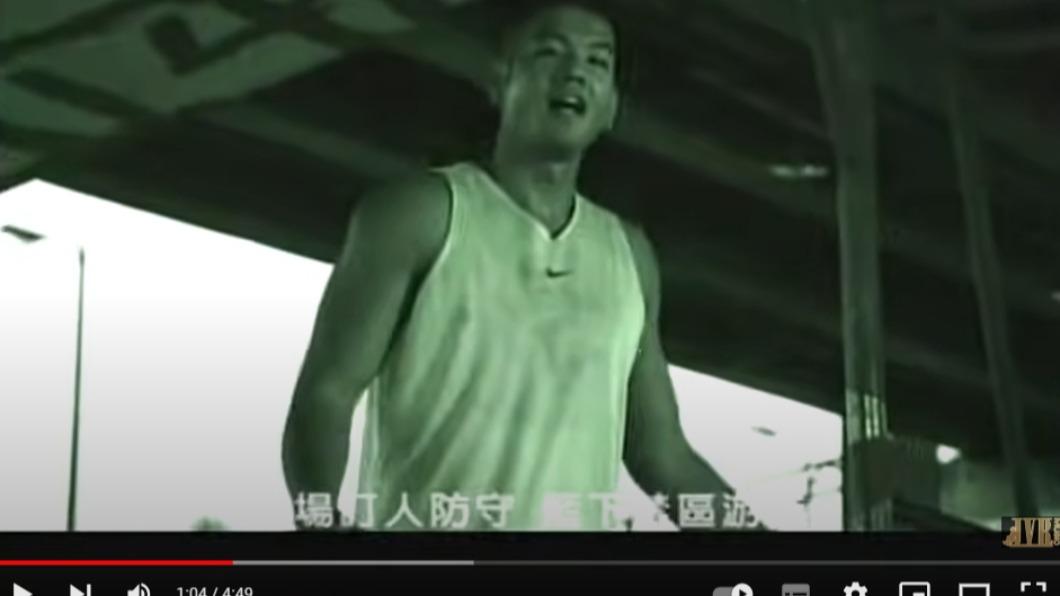 黑人也出事!眼尖翻《鬥牛》MV 見這群人驚:周董預言家