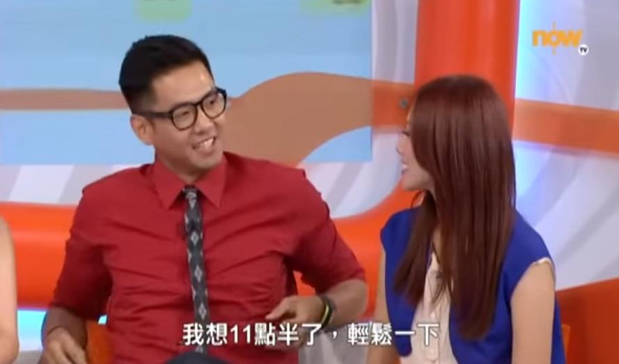 黑人在節目上也脫口說出「鬆一下」。(圖/翻攝自YouTube Now TV)