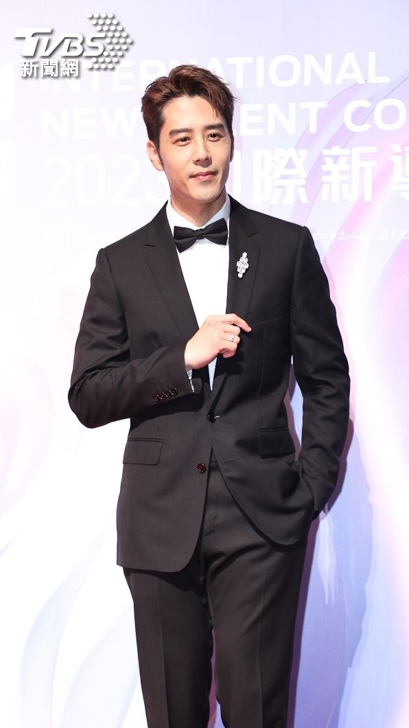 胡宇威今擔任國際新導演頒獎典禮主持人,展現流利英文能力。(圖/趙世平攝)