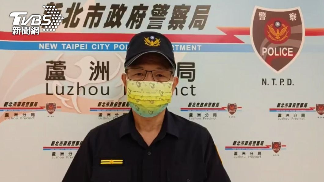 蘆洲分局三民派出所副所長侯鴻傑說明案情。(圖/TVBS)