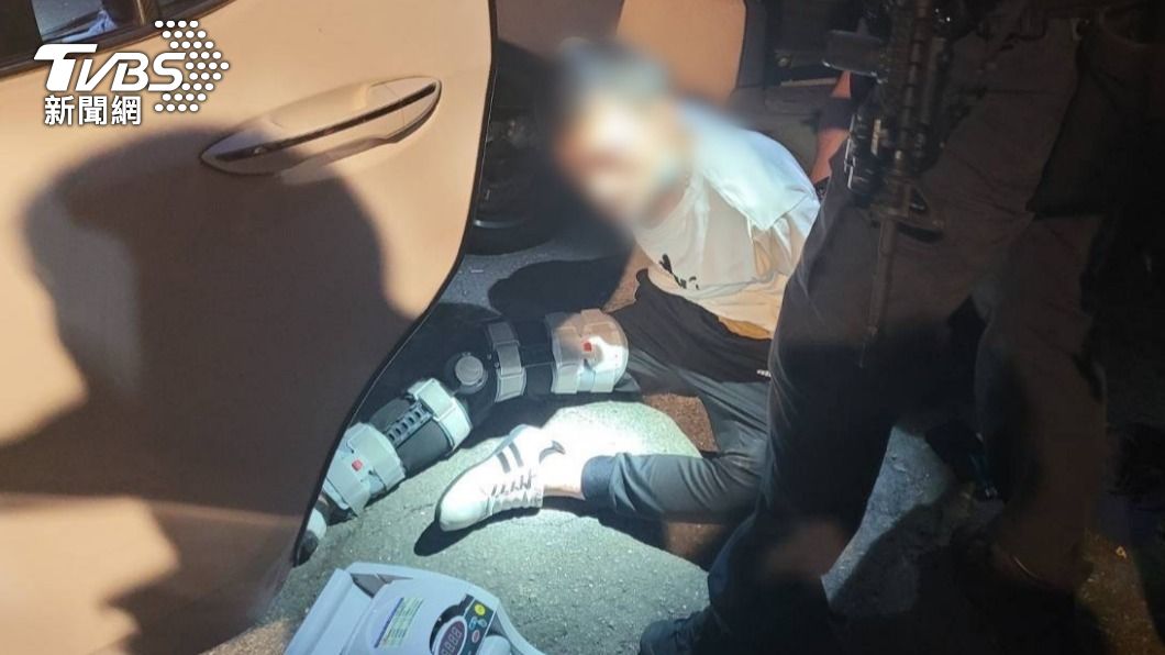 陳志明遭警方逮捕。(圖/TVBS)