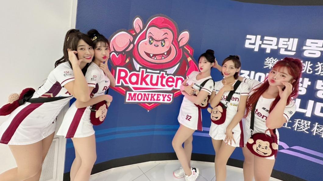 樂天女孩赴韓應援。(圖/樂天女孩提供)