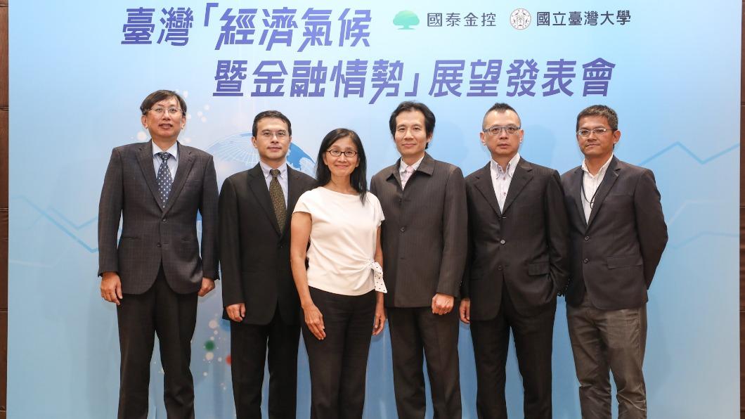 國泰台大產學合作團隊今舉辦2023年第2季台灣GDP發表會。(圖/國泰金控提供)