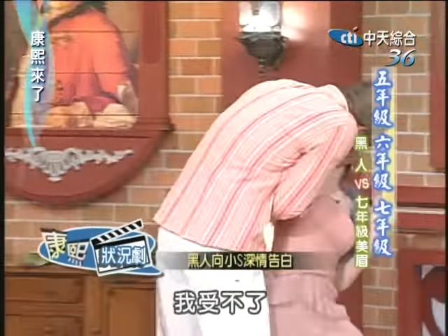 黑人親吻前,還說了一句「我受不了」。(圖/翻攝自YT)