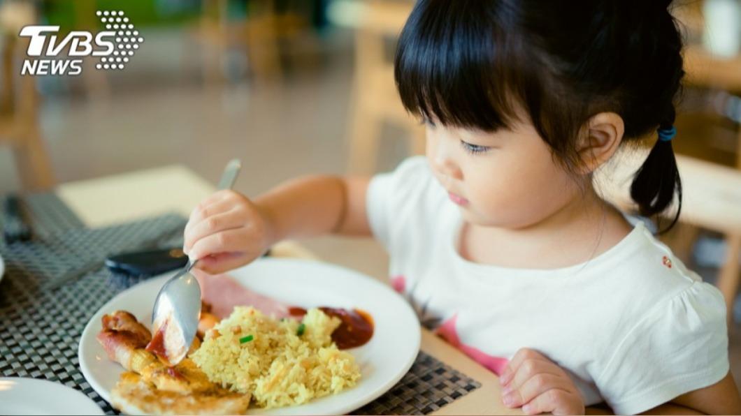 苦尋愛女17年!夫妻見地址傻了...竟「住隔壁」