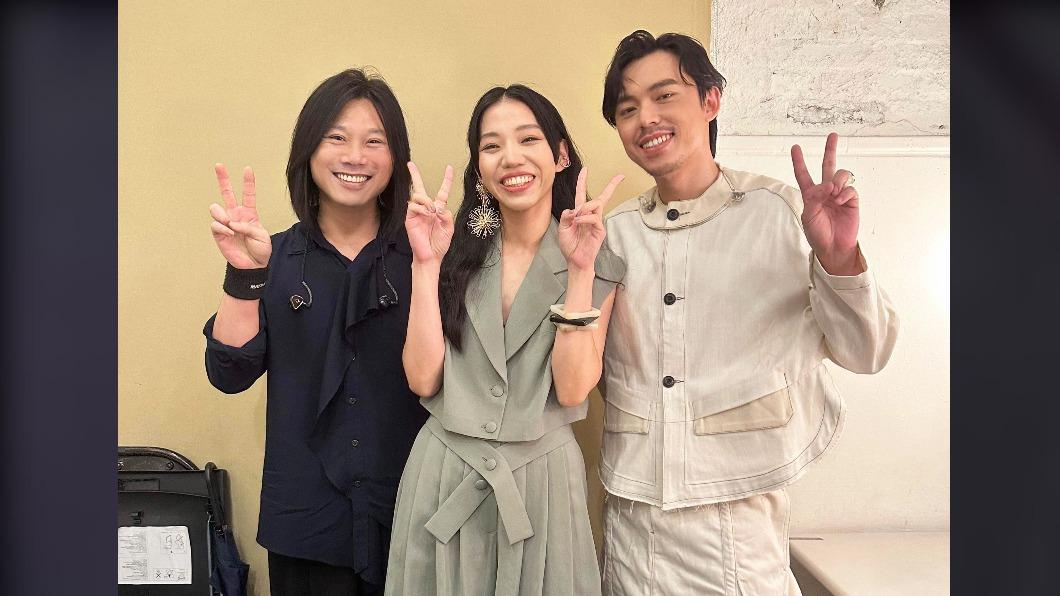 五月天瑪莎（左起）、洪佩瑜力挺HUSH的演唱會。（圖／默聲音樂提供）