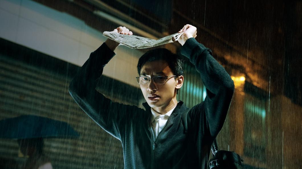 陳湛文在《命案》中飾演斯文變態,每到雨天就變成「妓女殺手」。(圖/采昌提供)