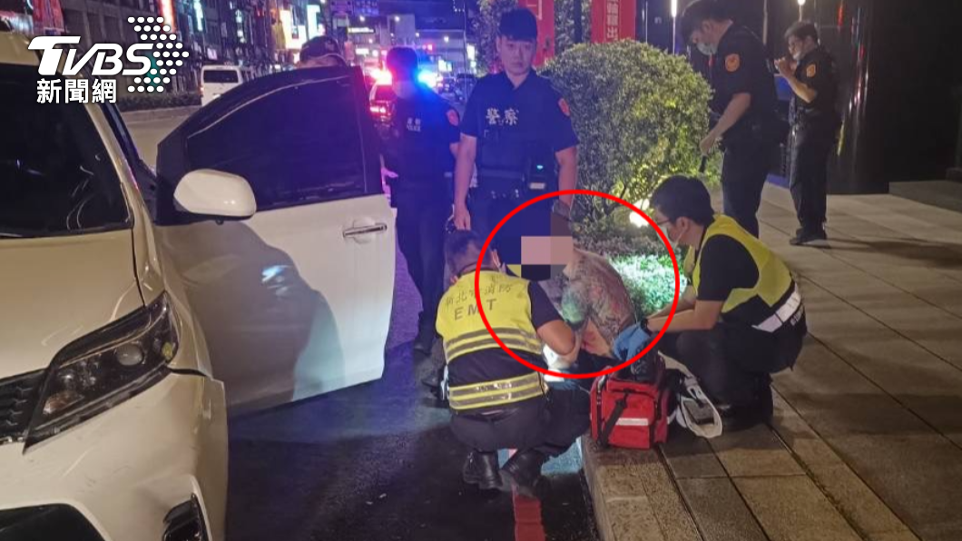 愛妳愛到不怕死？男求復合遭拒　車內揮短刀胸口傷濺血