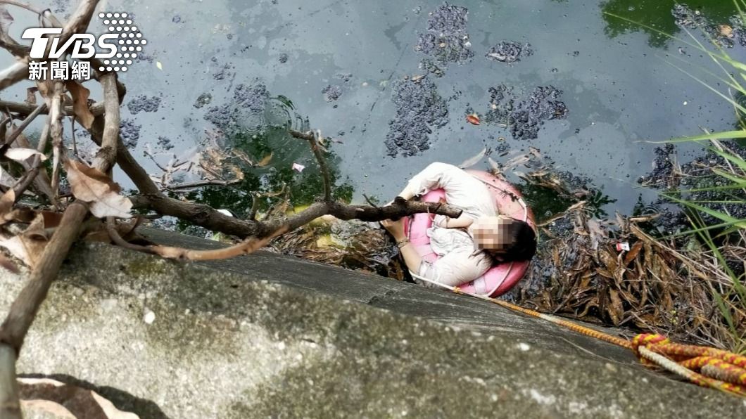 婦採芒果落水險丟命!消防員線上指揮「這招」跟死神搶人