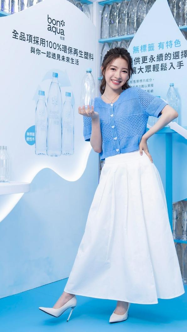 韓菲平常都會自備環保杯。(圖/可口可樂提供)