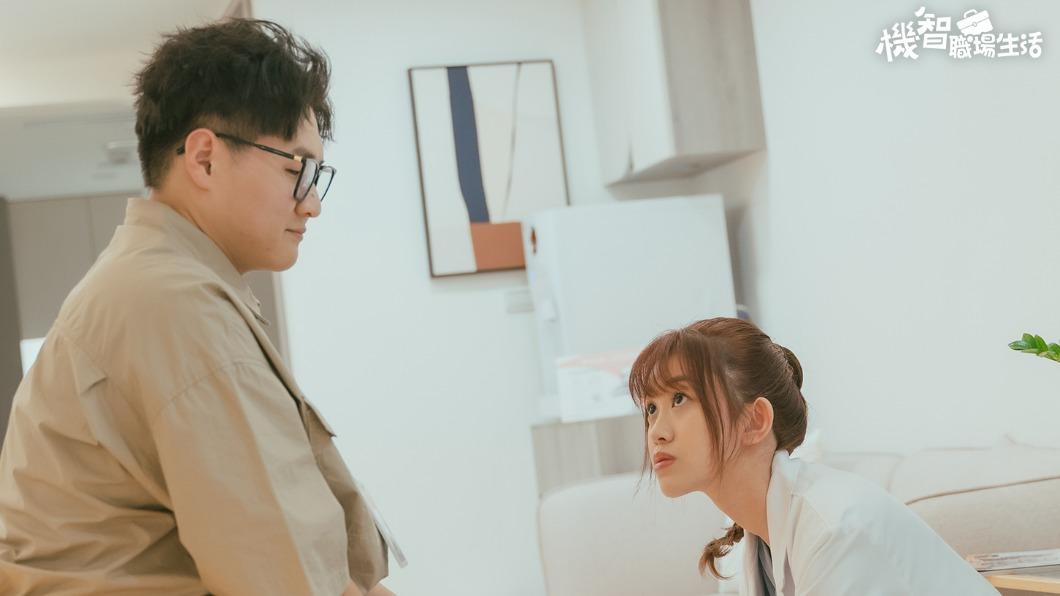 鄭豐毅(左)初次遇到紀欣伶,就對女方一見傾心。(圖/TVBS)