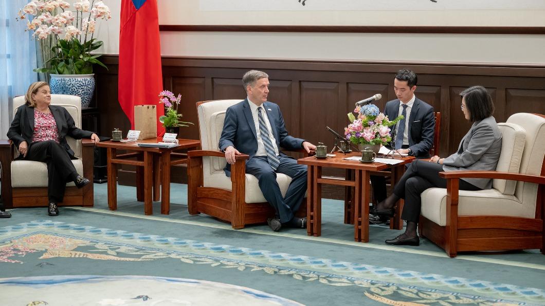 蔡英文接見華府智庫威爾遜國際學人中心訪問團。(圖/總統府提供)
