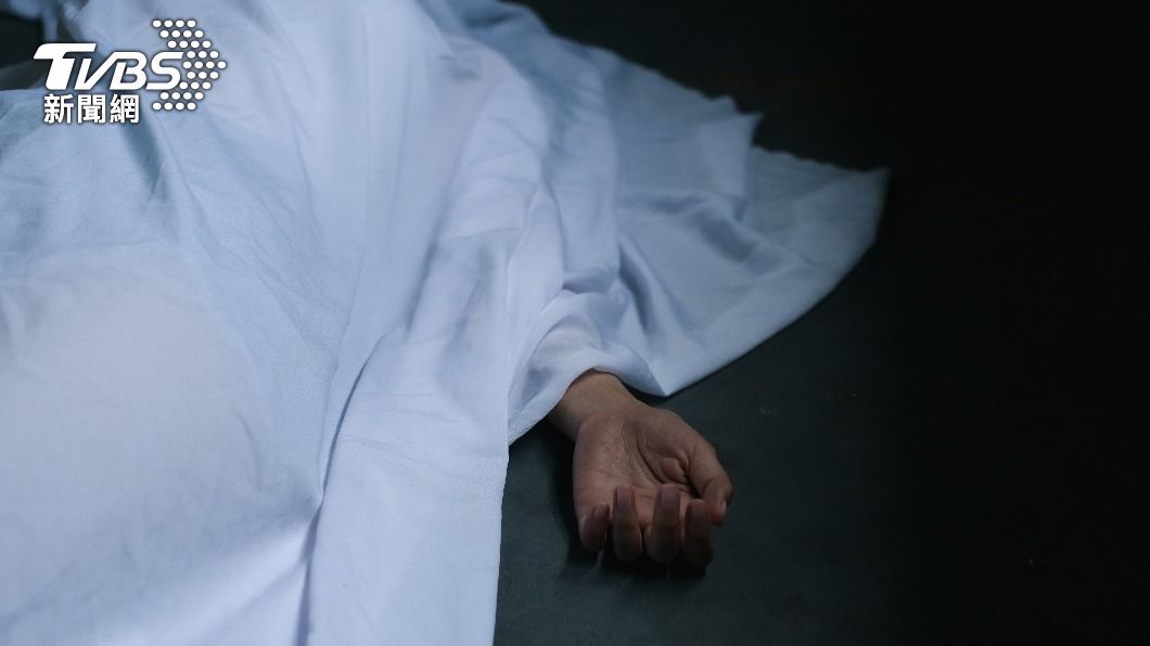男子遭落雷擊中不幸身亡。(示意圖/Shutterstock達志影像)