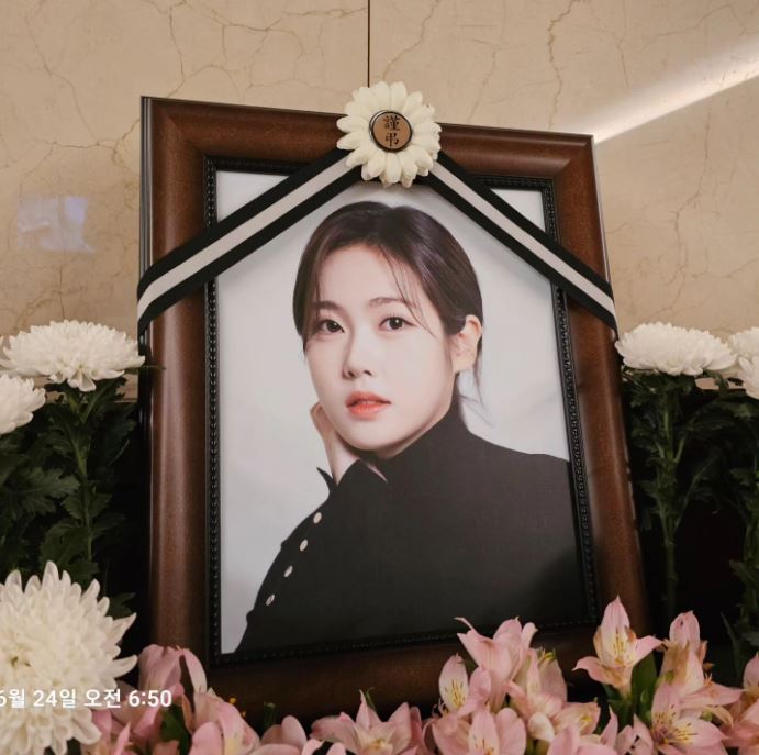 李妍濟父親感謝親友前來告別式悼念。（圖／翻攝自李妍濟IG）