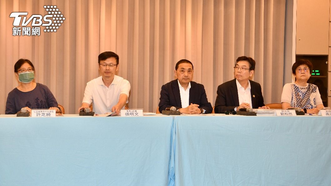 新北市政府今（30）日上午舉行記者會說明餵藥案，新北市長侯友宜親自出席。（圖／胡瑞麒攝）