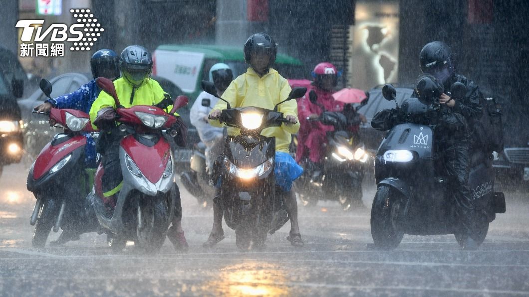 因為對流旺盛午後降下大雨。（圖／胡瑞麒攝）