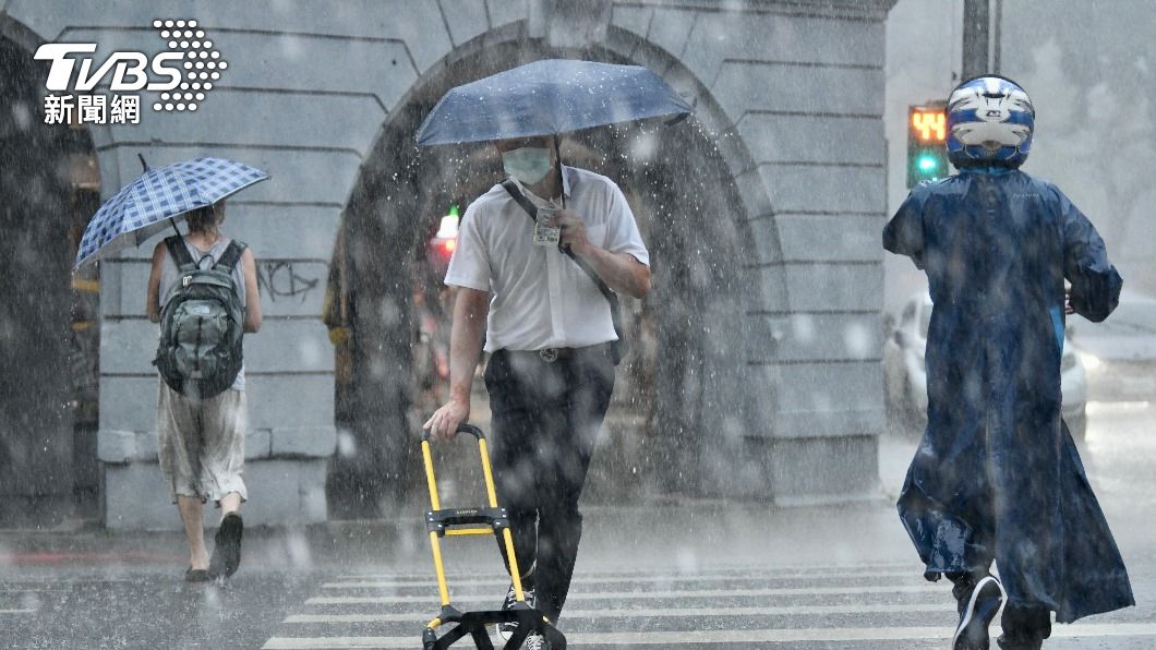 雨彈北移!12縣市豪雨特報 「這2縣市」留意大雷雨