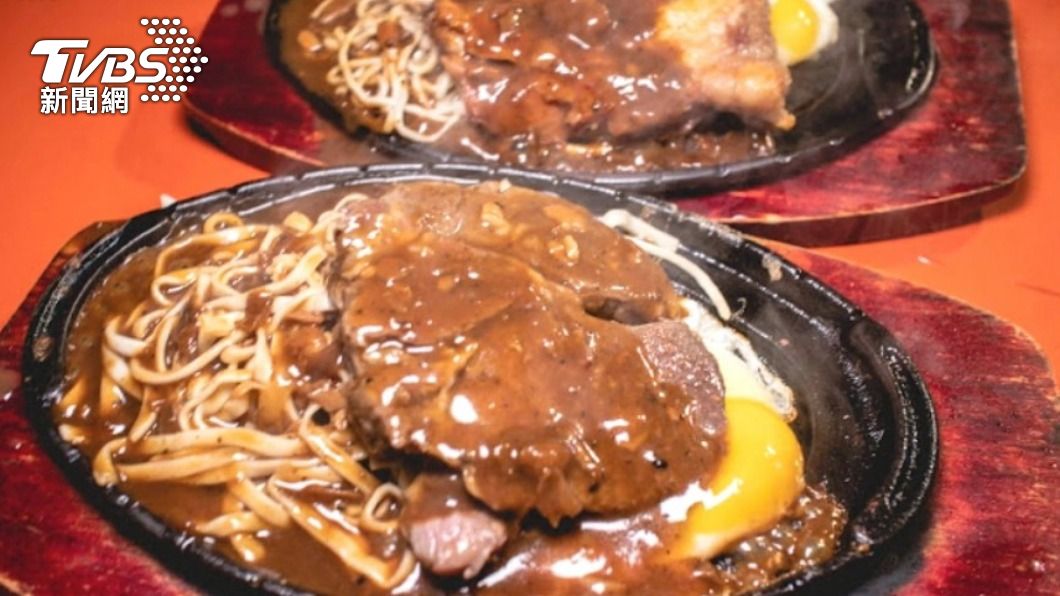 「台灣之光」夜市牛排怎麼吃? 一票老饕喊:加爆這種醬