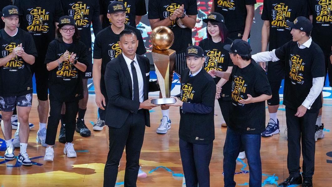 陳建州為職業籃球聯盟P. LEAGUE+執行長,今宣布自請暫停職務。(圖/翻攝自P.LEAGUE+臉書)