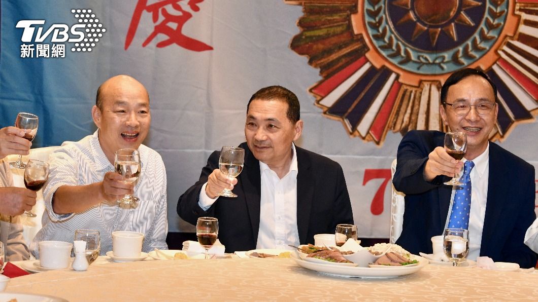 韓國瑜、侯友宜、朱立倫合體。(圖/胡瑞麒攝)
